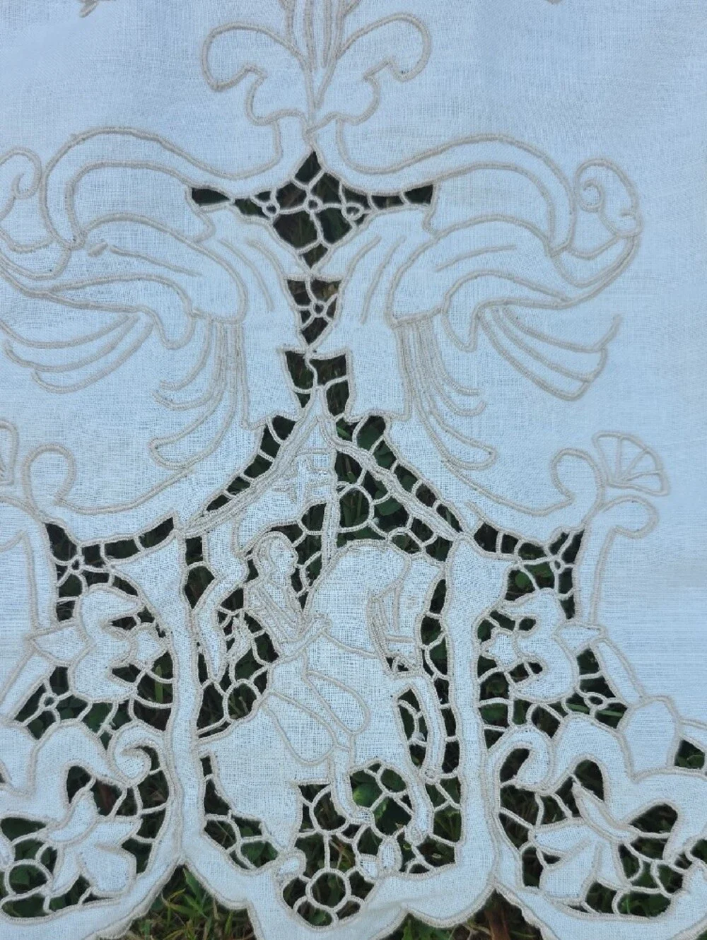 Joan Of Arc Art  Cutwork Tablecloth Tatting Techniq TUDOR OR STORYBOOK STYLE